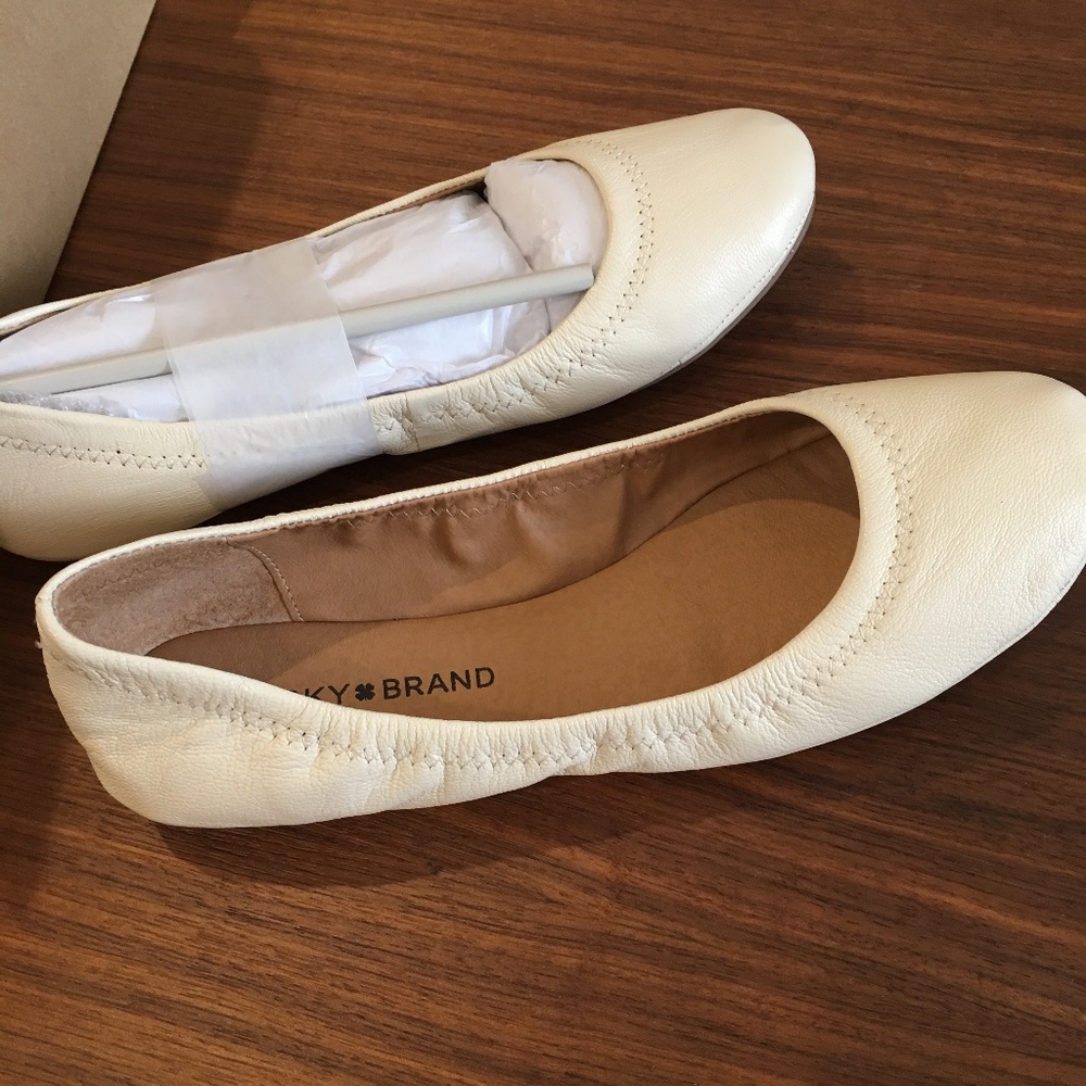 New Lucky Brand white leather Emmy flats - Size 8